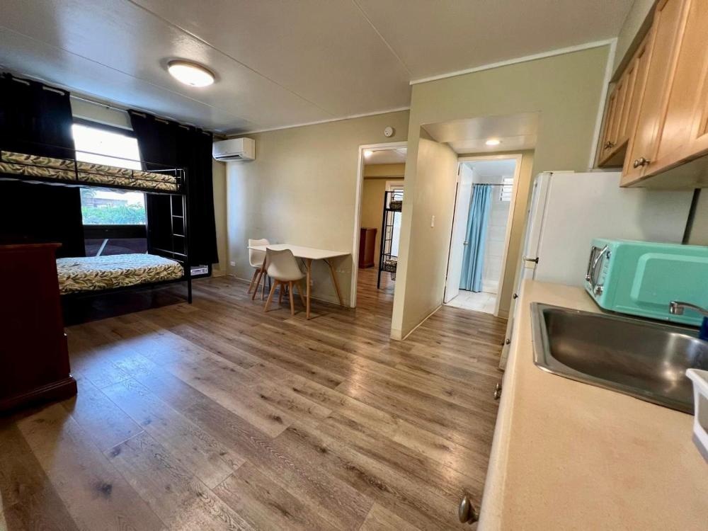 Waikiki Beachside Hostel Image 14