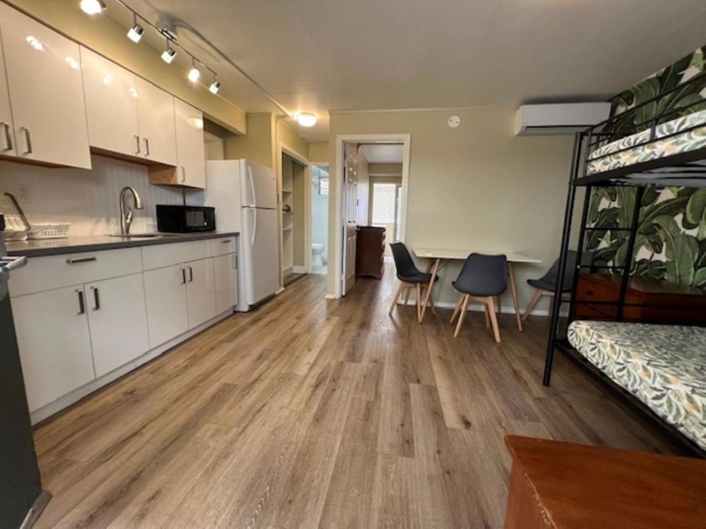 Waikiki Beachside Hostel Image 18
