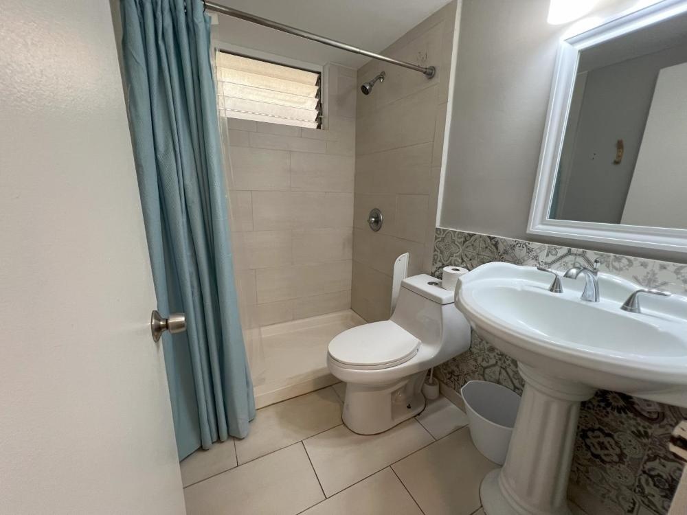 Waikiki Beachside Hostel Image 19