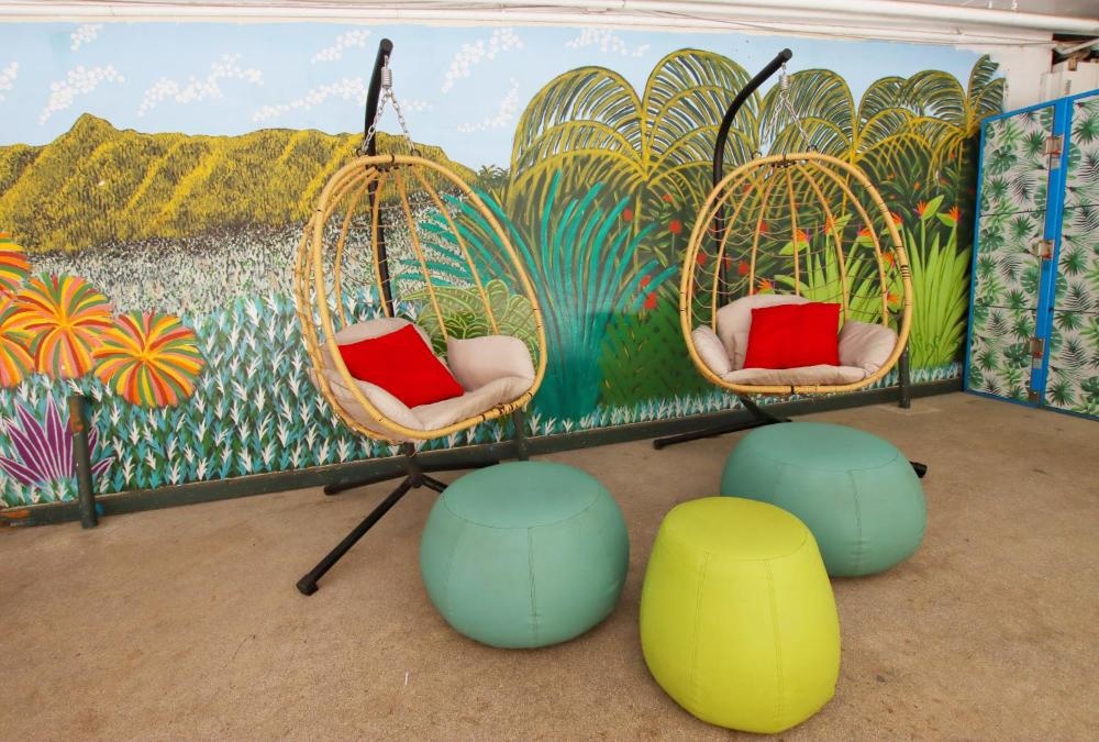 Waikiki Beachside Hostel Image 20