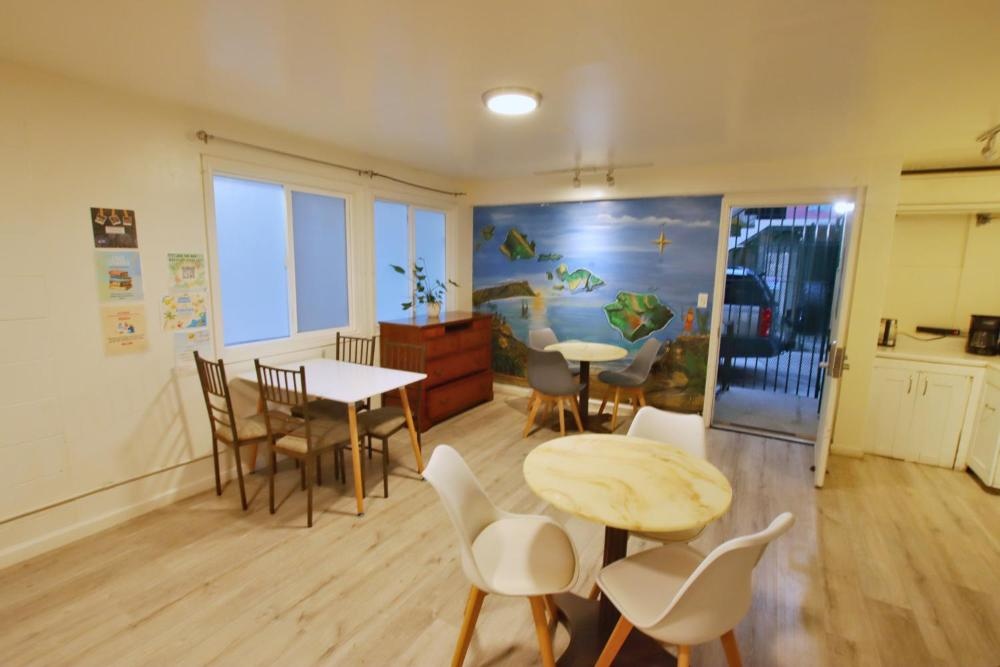 Waikiki Beachside Hostel Image 28