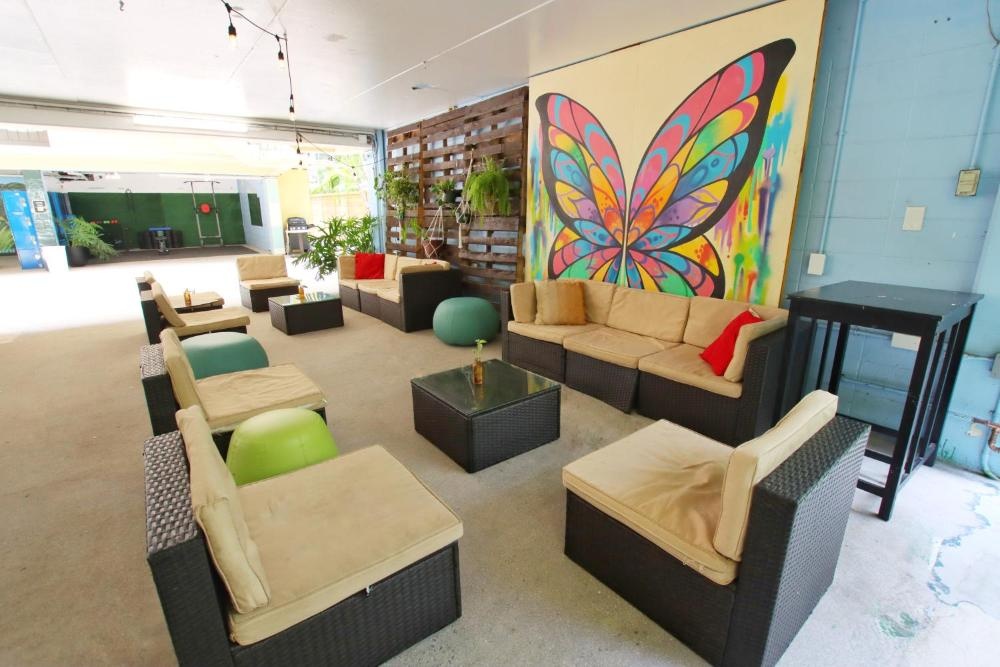 Waikiki Beachside Hostel Image 34