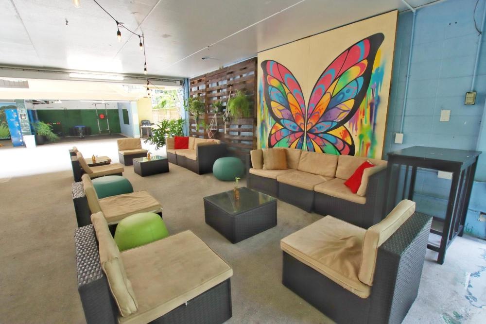 Waikiki Beachside Hostel Image 35